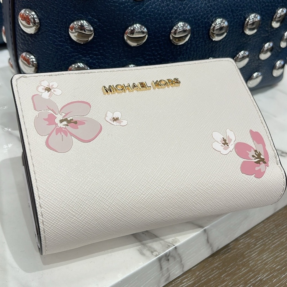 Michael Kors Jet Set Medium Floral Embellished Signature Logo Bi-Fold Wallet NWT - Picture 6 of 16